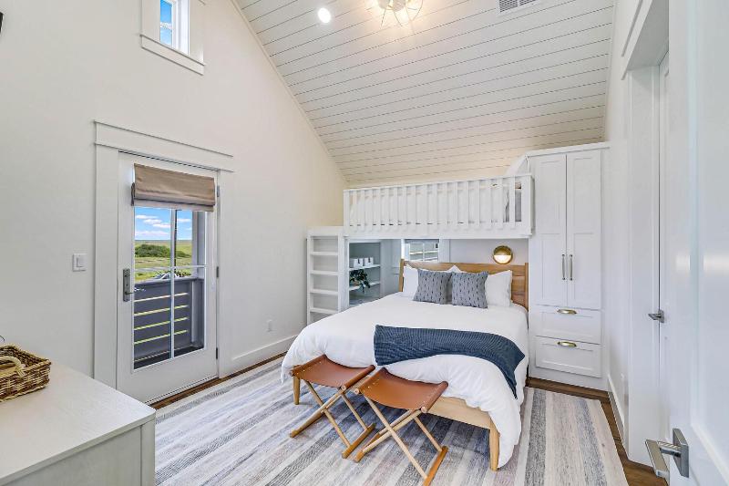 Barefoot Bungalow 220 ESC-A - image 35