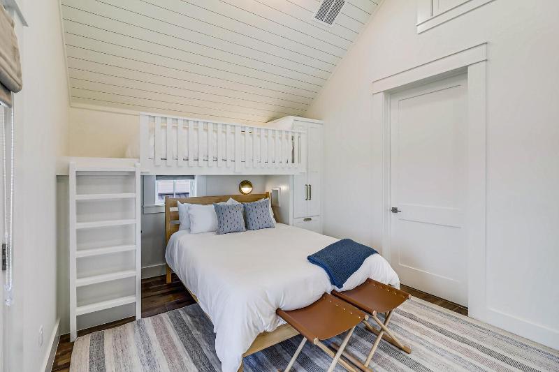 Barefoot Bungalow 220 ESC-A - image 49