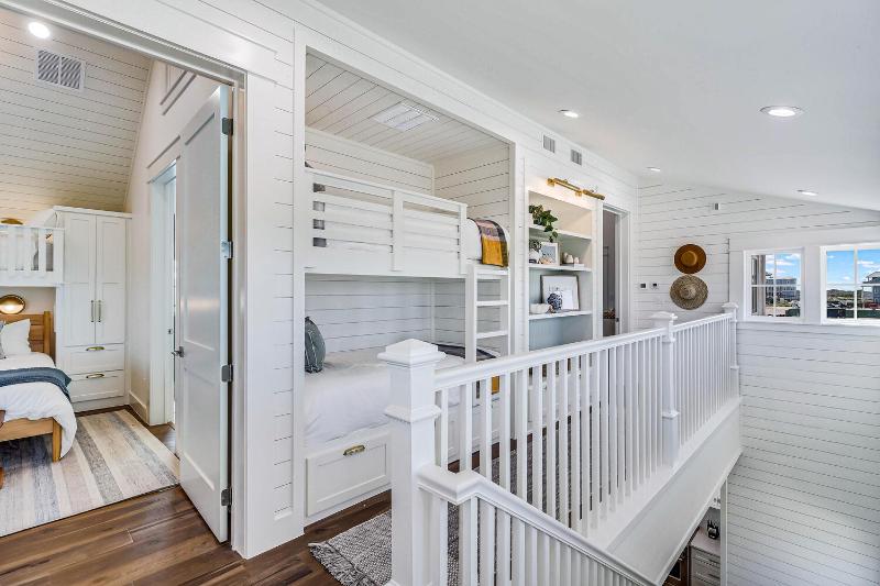 Barefoot Bungalow 220 ESC-A - image 26