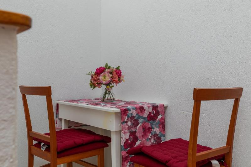 Studio with Balcony and Sea View image 4