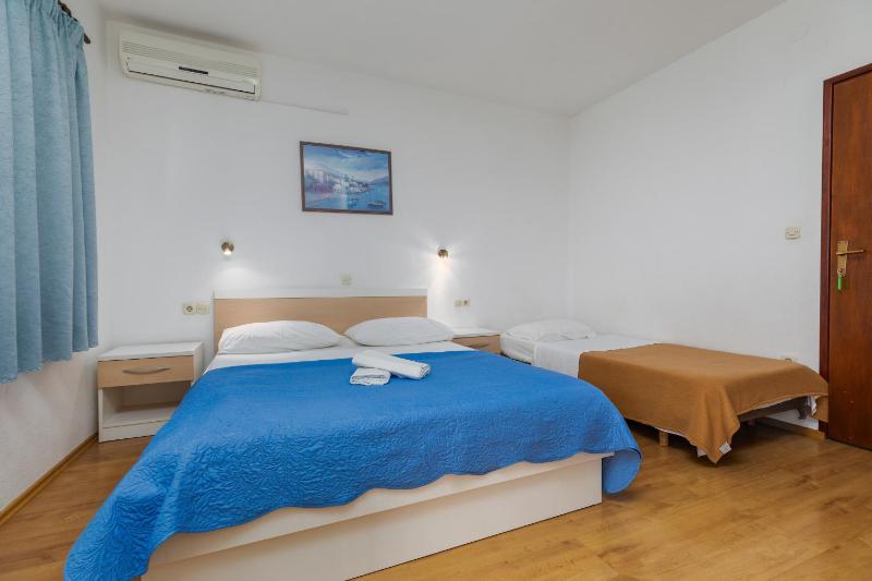 Apartments and rooms by the sea Brela Makarska - 24416 - image 17
