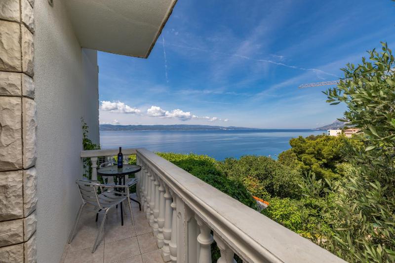 Apartments and rooms by the sea Brela Makarska - 24416 - image 9