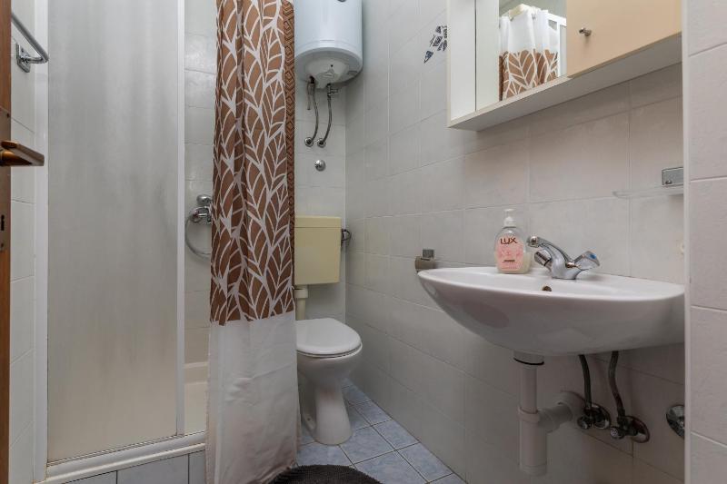 Apartments and rooms by the sea Brela Makarska - 24416 - image 37