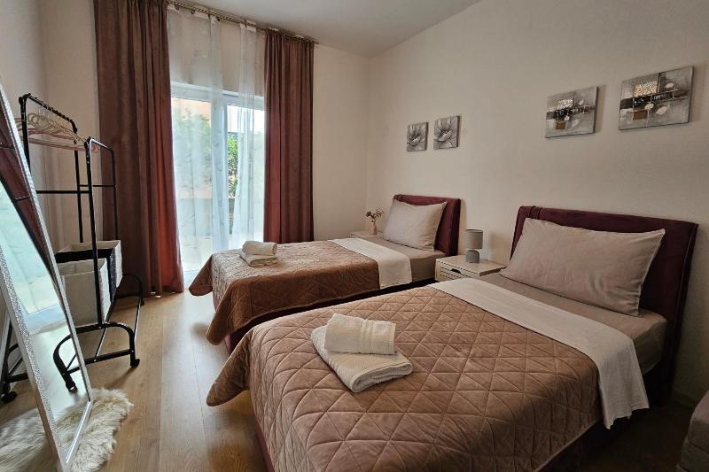 Apartments with parking space Kastel Novi Kastela - 22702 - image 9