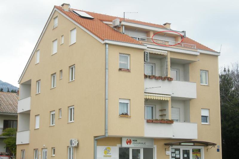Apartments with parking space Kastel Stari Kastela - 24469 - image 1