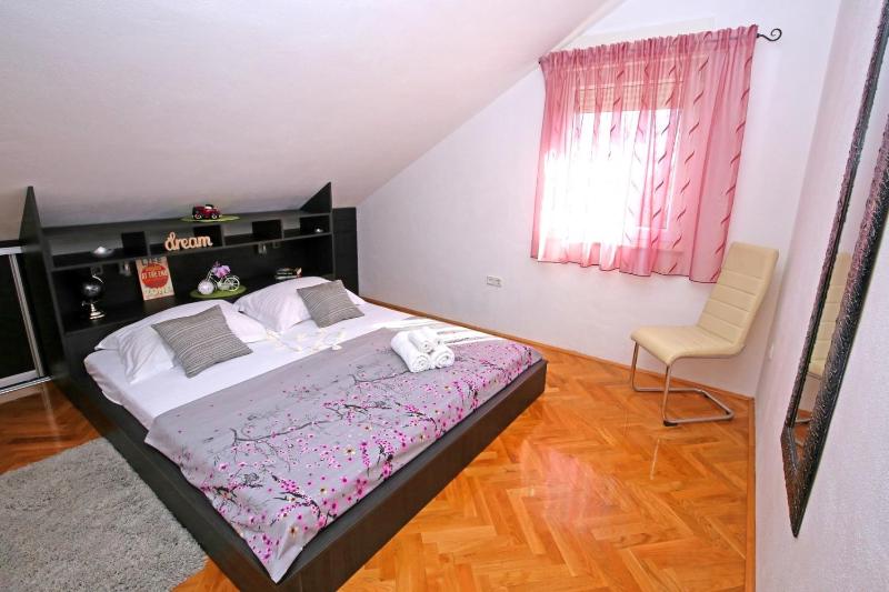 Apartments with parking space Kastel Stari Kastela - 24469 - image 13