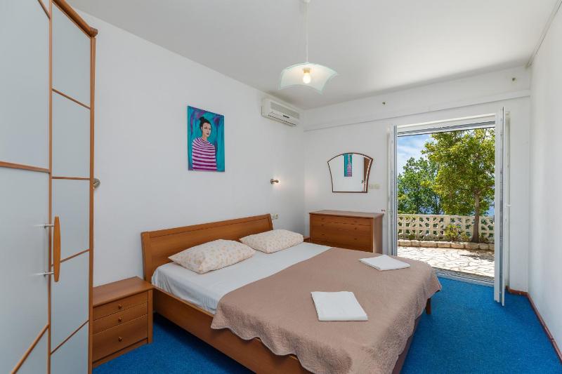 Apartments by the sea Brela Makarska - 24541 - image 3