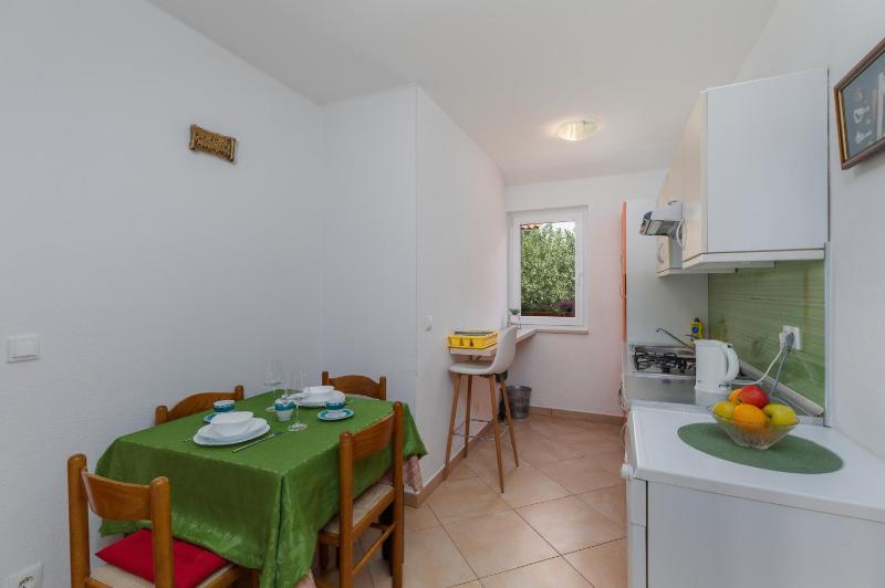 Apartments by the sea Brela Makarska - 24541 - image 16