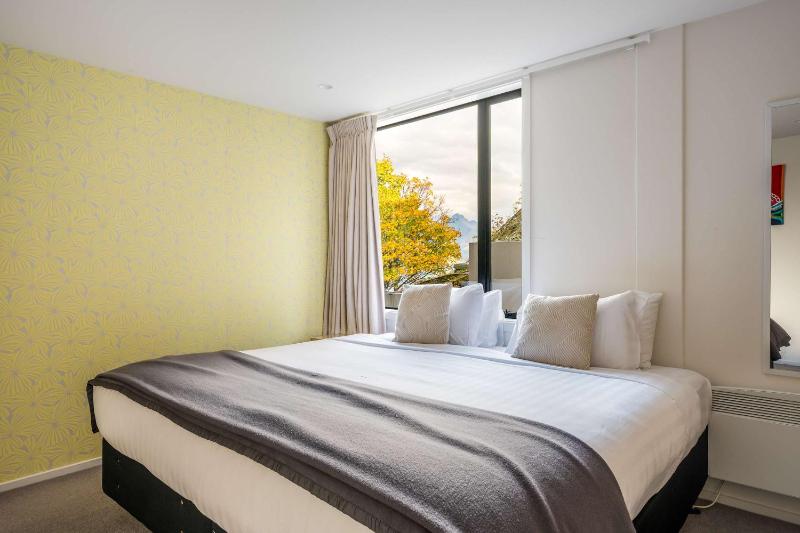 Highlands Apt- Lake Views- Free Parking- AC- BBQ - image 10