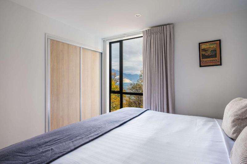 Highlands House- Lake Views- Free Parking- AC- BBQ - image 20
