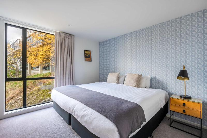 Highlands House- Lake Views- Free Parking- AC- BBQ - image 2