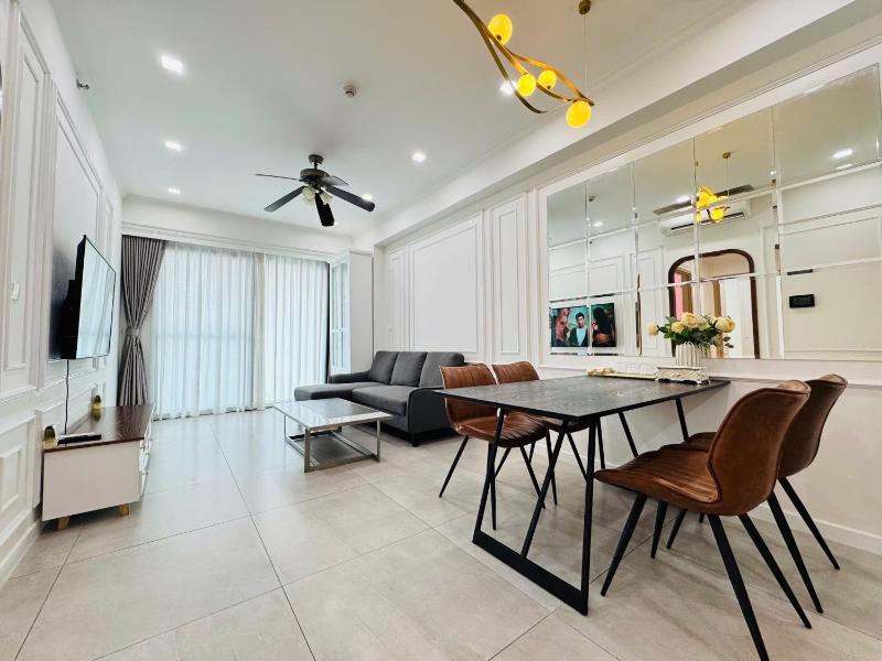 Deluxe Apartment - The Antonia Phu My Hung - image 1