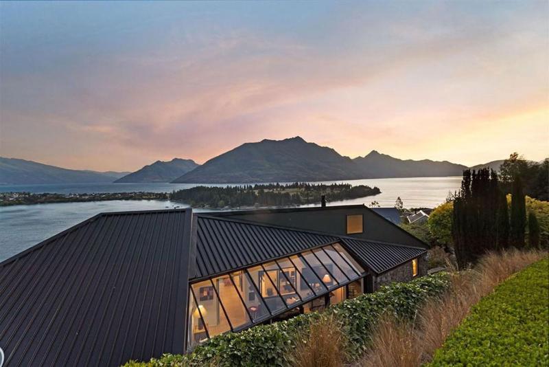 QT Paradise: Panoramic Views & Elegant Comfort - image 6
