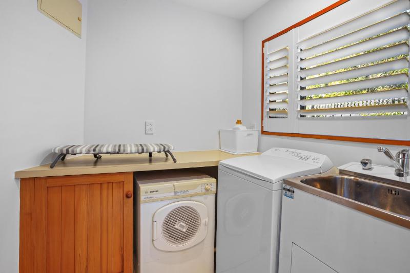 Stylish Fendalton Townhouse - Prime Location - image 23