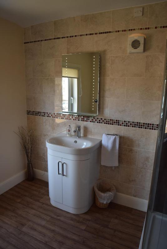 Double Room with Shared Bathroom image 4