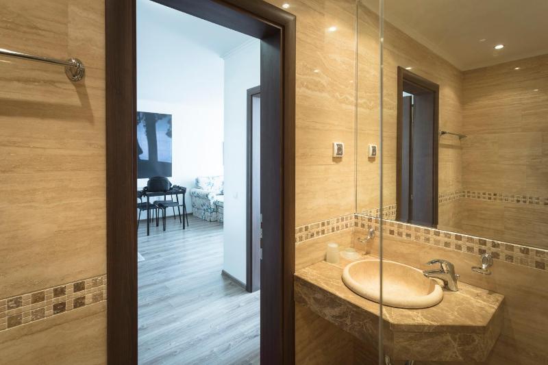 One-Bedroom Apartment with Sea View image 4