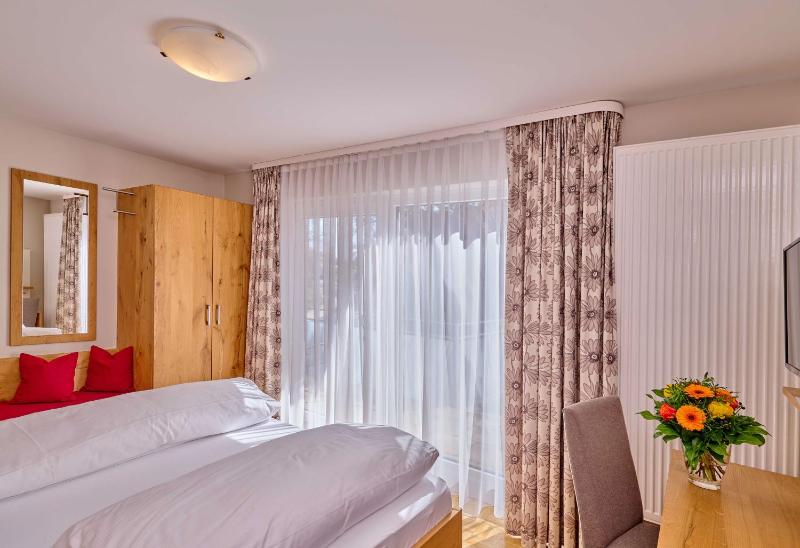 Double Room image 4