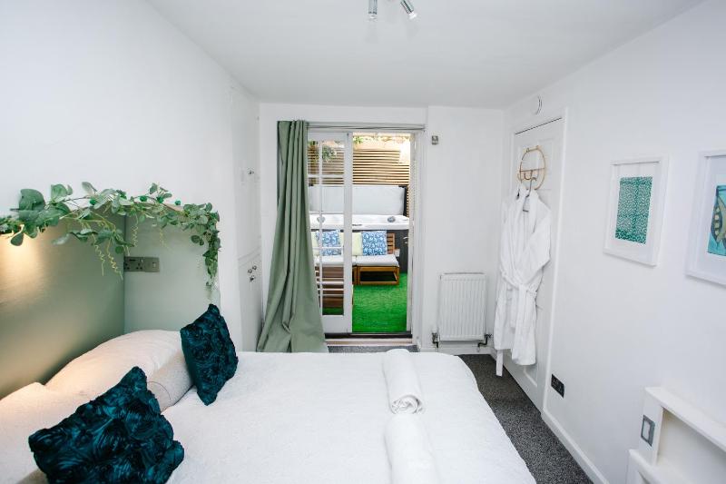 Cambray Apartment - image 28
