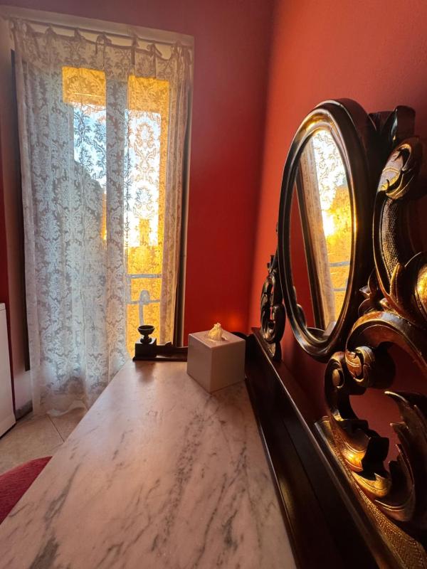 One-Bedroom Apartment image 1