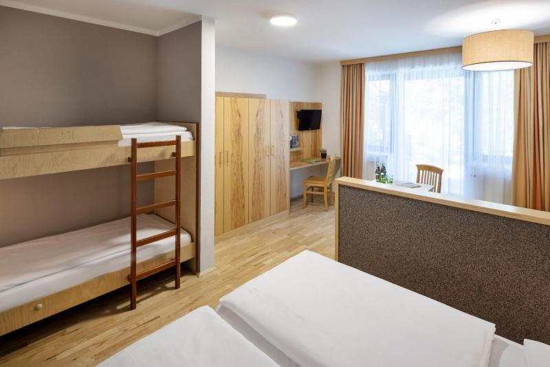 Quadruple Room image 4