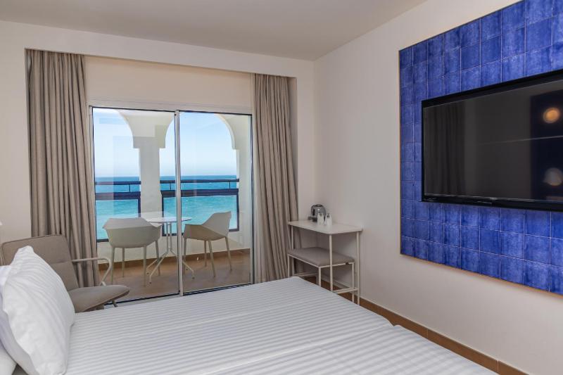 Double or Twin Room with Sea View image 4
