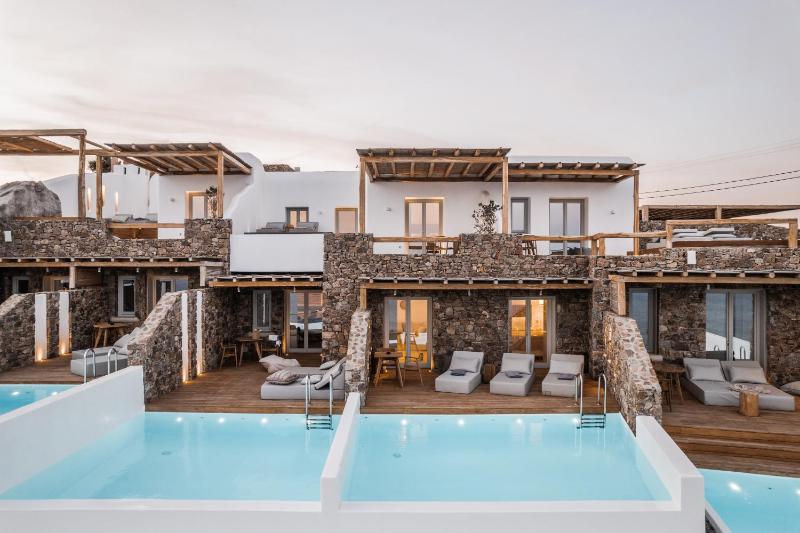 Alissachni Golden Suite with Private Pool & Sea View image 1