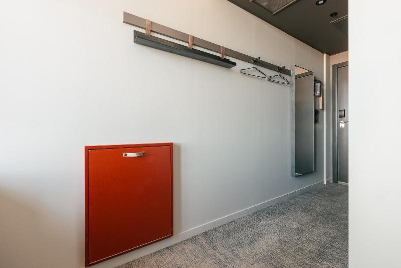 Small Double Room (140 cm bed) image 4