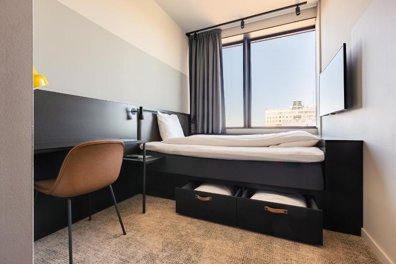 Small Double Room (140 cm bed) image 1