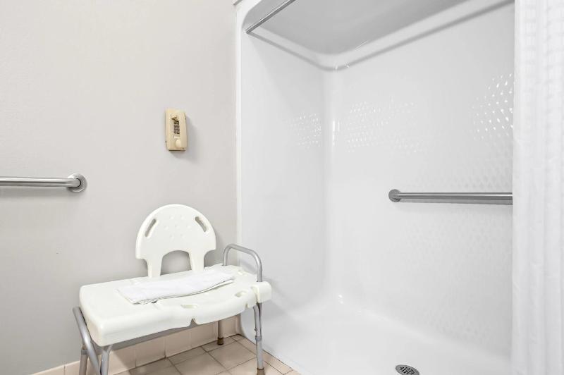 Queen Room with Two Queen Beds - Disability Access/Non-Smoking image 1