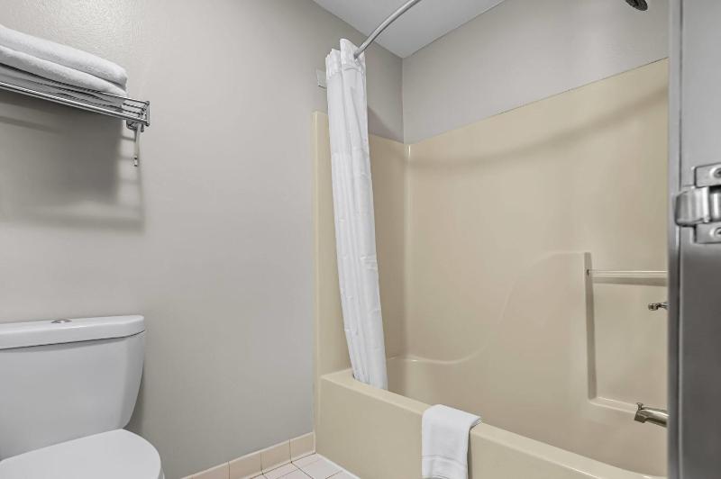 King Room - Non-Smoking image 1