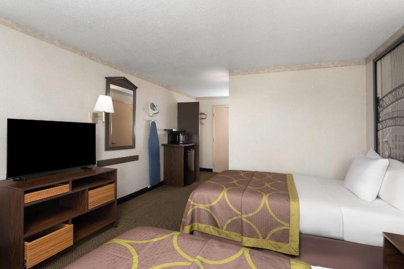 Double Room with Two Double Beds - Mobility Accessible - Non-Smoking image 4