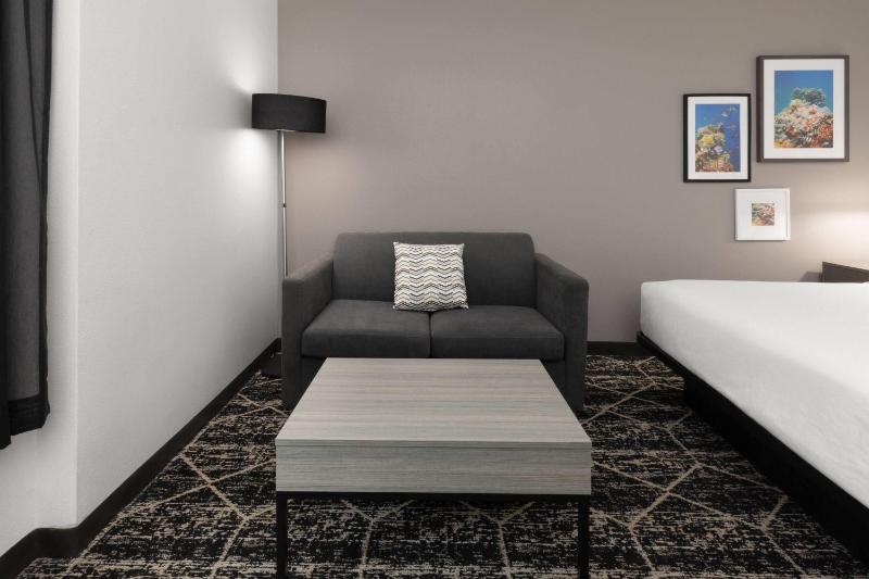 King Room image 4