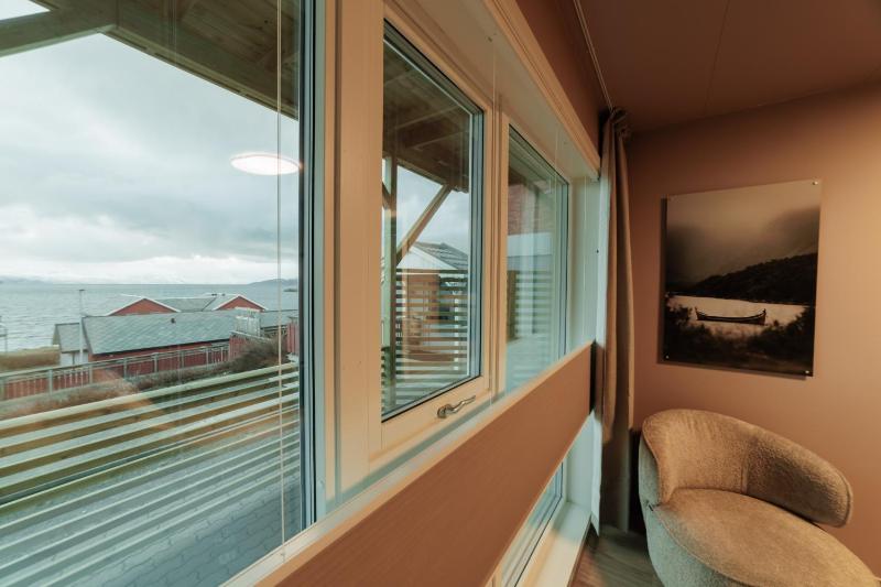 Deluxe Double Room with Sea View image 4