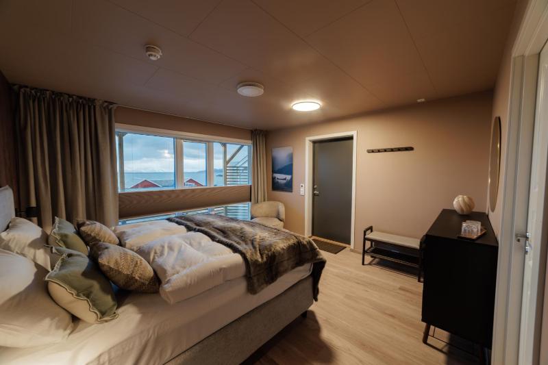 Deluxe Double Room with Sea View image 3