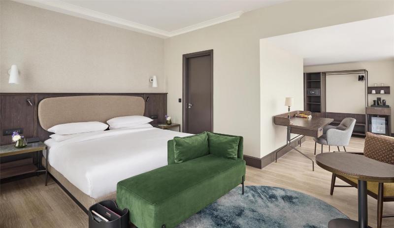 Executive Suite image 2