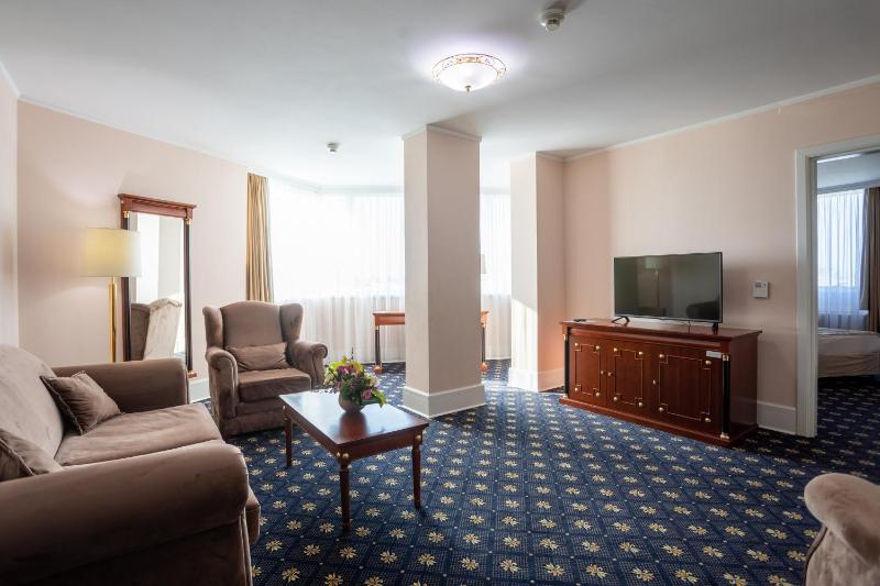 Superior Deluxe Double or Twin Room  image 4