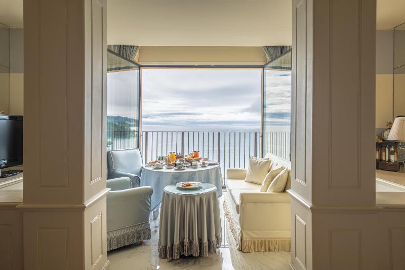 Junior Suite with Sea View image 4