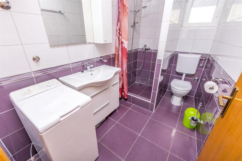 One-Bedroom Apartment image 2