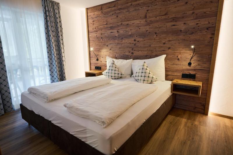 Deluxe One-Bedroom- Apartment with East Balcony or Terrace image 1