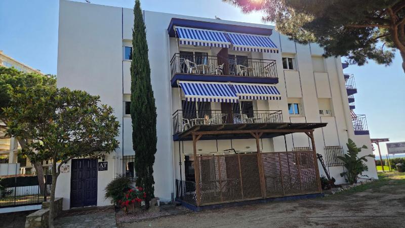Apartaments Les Roques - image 1