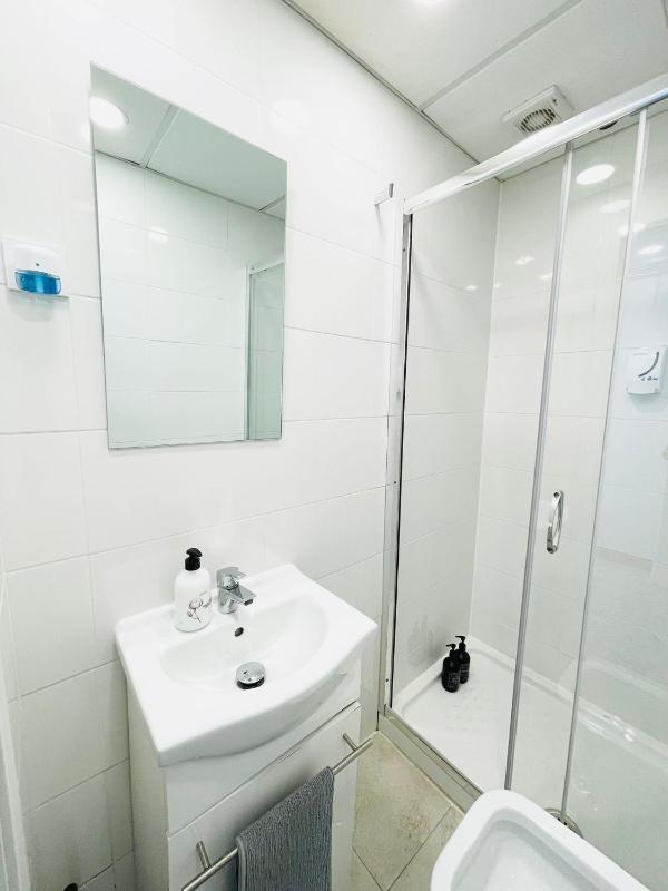 Double Room image 3