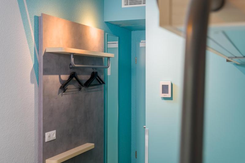 Standard Twin Room image 4