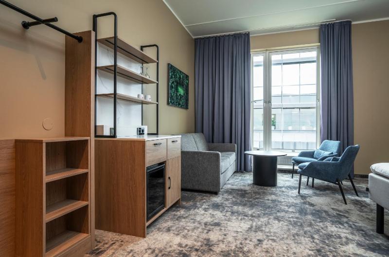 Queen Room - Disability Access image 3