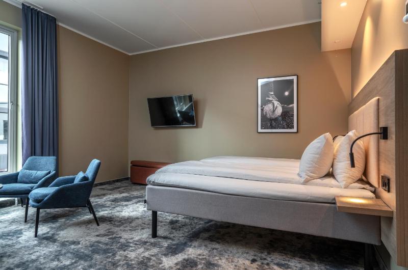 Queen Room - Disability Access image 4