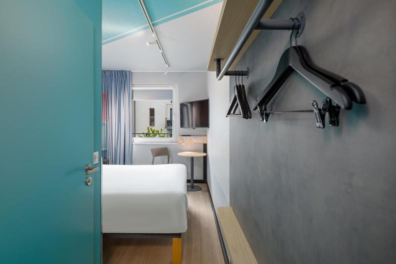 Double Room with Bunk Bed image 4