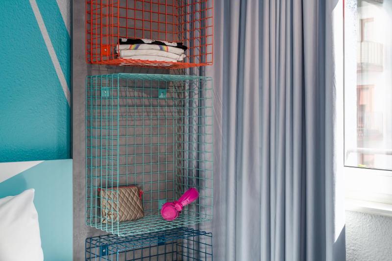 Double Room with Bunk Bed image 2