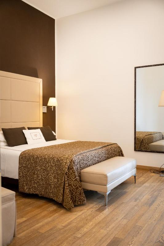 Suite 70 Luxury Collection - image 25