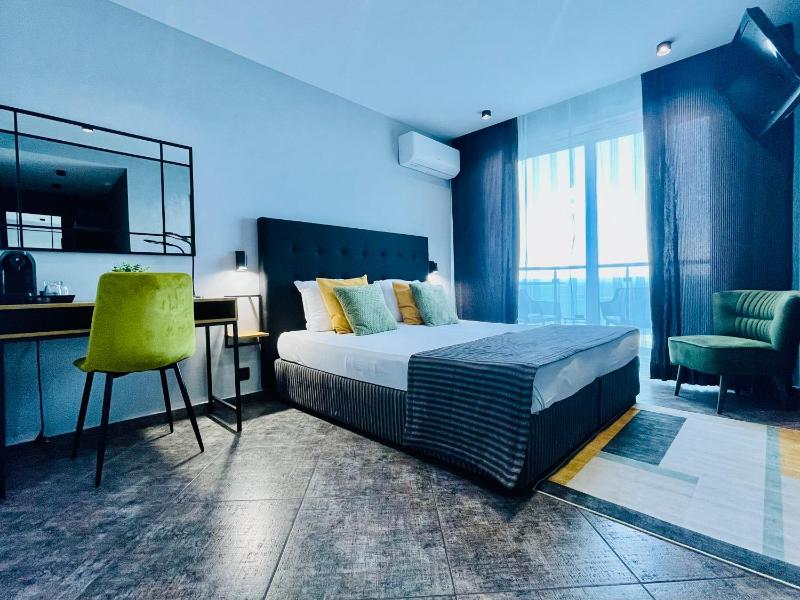 Double Room with Sea View image 4
