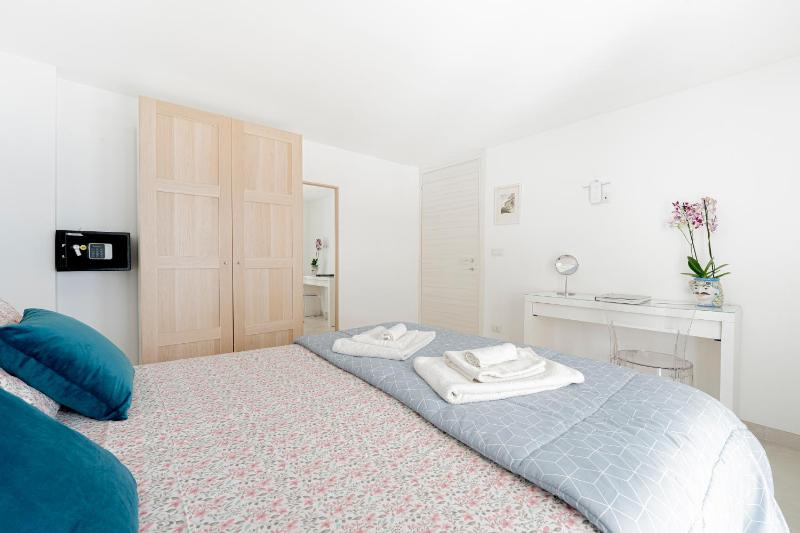 Eos Sea View Apartments - image 13