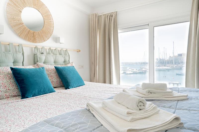 Eos Sea View Apartments - image 1